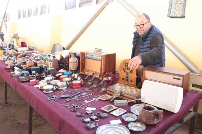 Antika Pazarı’nda Ürünler Yoğun İlgi Görüyor