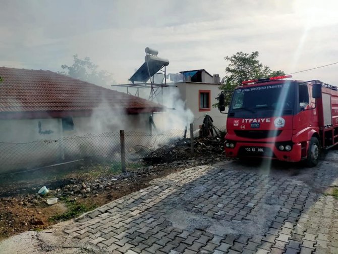 Depo Yangında Kullanılamaz Hale Geldi