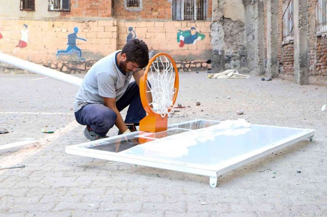 Diyarbakır’da Çocukların Fiziksel Gelişimine Katkı İçin Okullara 400 Pota İnşa Ediliyor