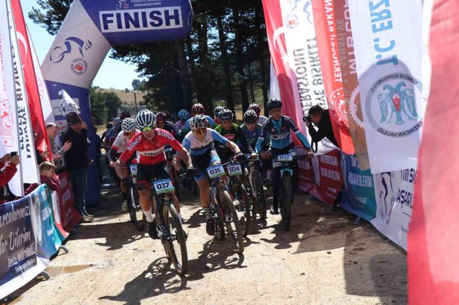 Dumanlı Dağ Bisikleti Yarışları, Erzincan’da Yapıldı