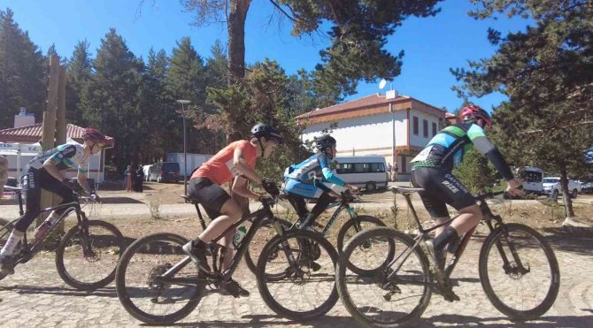 Dumanlı Dağ Bisikleti Yarışları, Erzincan’da Yapıldı