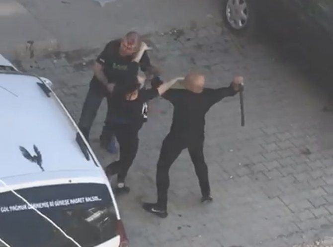 Edirne’de Kavgaya Motorla Daldı, Sopayla Vurduğu Adamı Kanlar İçinde Bıraktı...o Anlar Kamerada