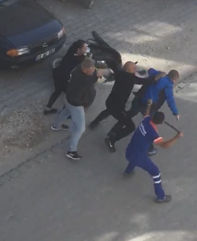 Edirne’de Kavgaya Motorla Daldı, Sopayla Vurduğu Adamı Kanlar İçinde Bıraktı...o Anlar Kamerada