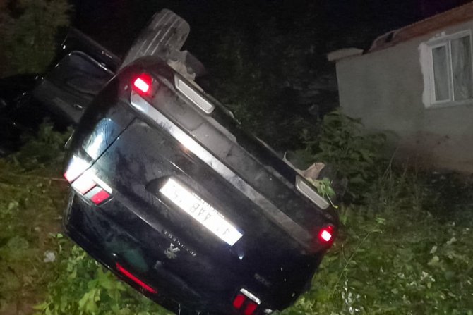 Otomobil 50 Metre Yuvarlandı: 2 Yaralı