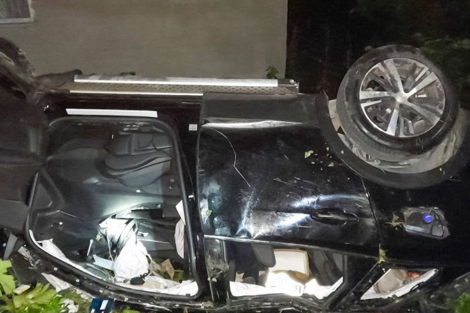 Otomobil 50 Metre Yuvarlandı: 2 Yaralı