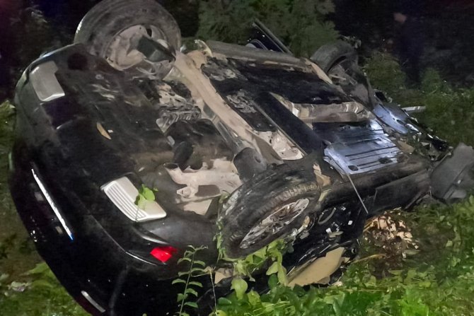 Otomobil 50 Metre Yuvarlandı: 2 Yaralı