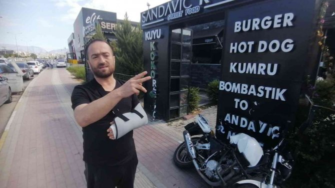 İ̇şyerinin Önünde Meydana Gelen Kazalara İsyan Etti