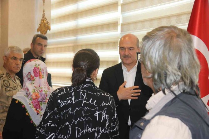 İ̇çişleri Bakanı Soylu, Diyarbakır’da Evlat Nöbeti Tutan Ailelerle Bir Araya Geldi