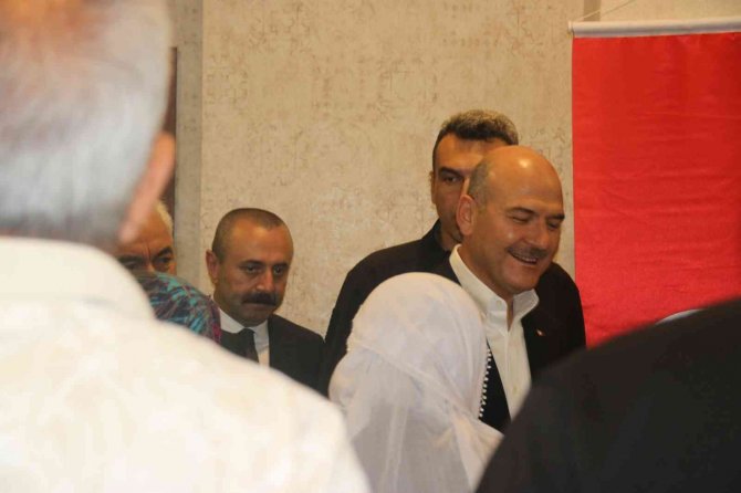 İ̇çişleri Bakanı Soylu, Diyarbakır’da Evlat Nöbeti Tutan Ailelerle Bir Araya Geldi