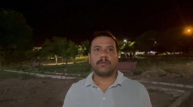 Erciş’te Gökyüzündeki Sıralı Işıklar Hayrete Düşürdü