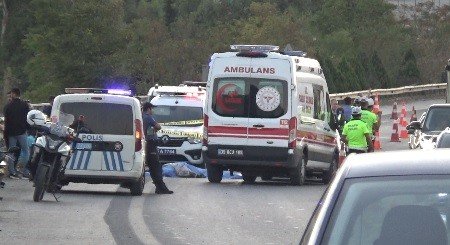 Önündeki Otomobile Çarpan Motosiklet Sürücüsü Hayatını Kaybetti
