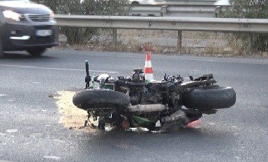 Önündeki Otomobile Çarpan Motosiklet Sürücüsü Hayatını Kaybetti