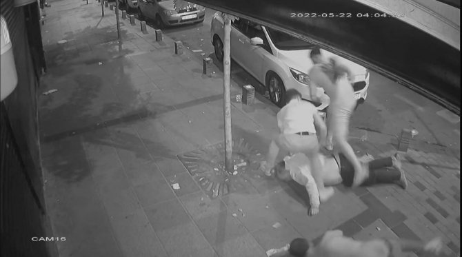 İ̇stanbul’da Dehşet Anları Kamerada: Şehir Eşkıyaları Öldüresiye Dövdü