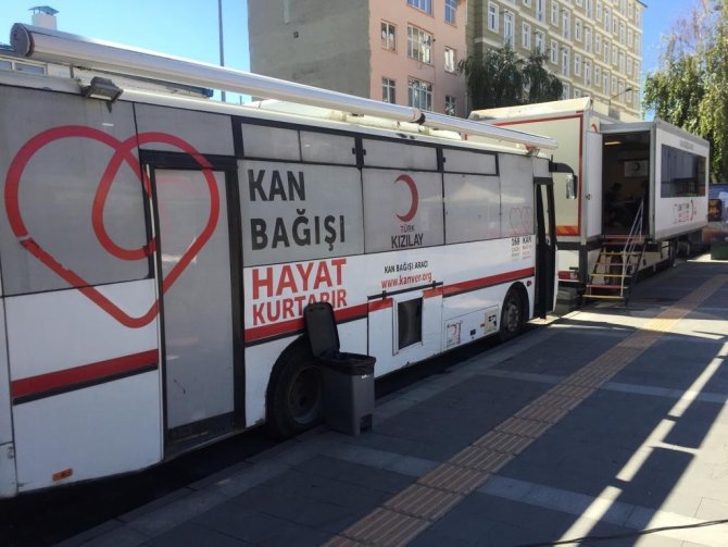 Kars’ta Kızılay’a Kan Bağışı