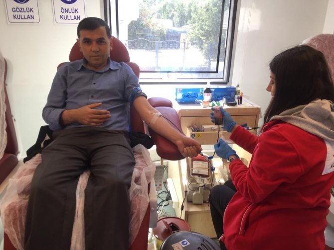 Kars’ta Kızılay’a Kan Bağışı