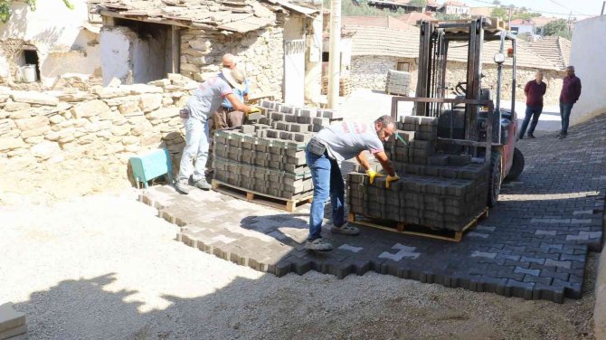 Gökçeköy Mahallesi’nin Çehresi Maski̇ İle Değişiyor