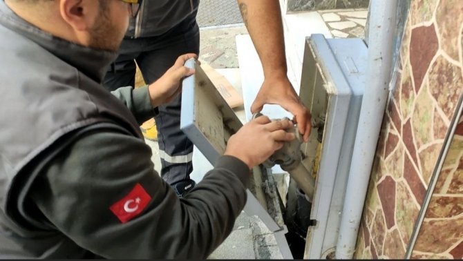 Sultangazi’de Gaz Kaçağı Paniği: Mahalleli Sokağa Döküldü