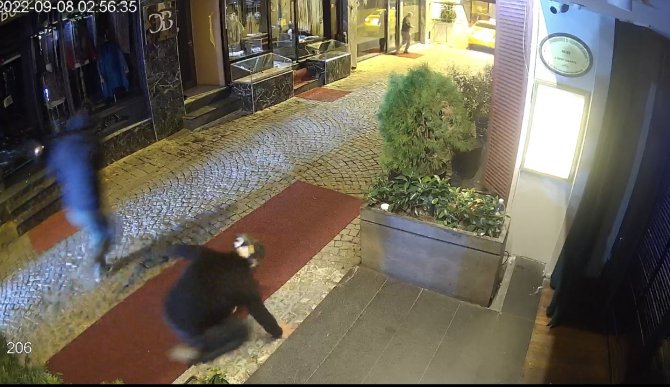 Ortaköy’de Gece Kulübündeki Silahlı Saldırının Yeni Görüntüleri Ortaya Çıktı