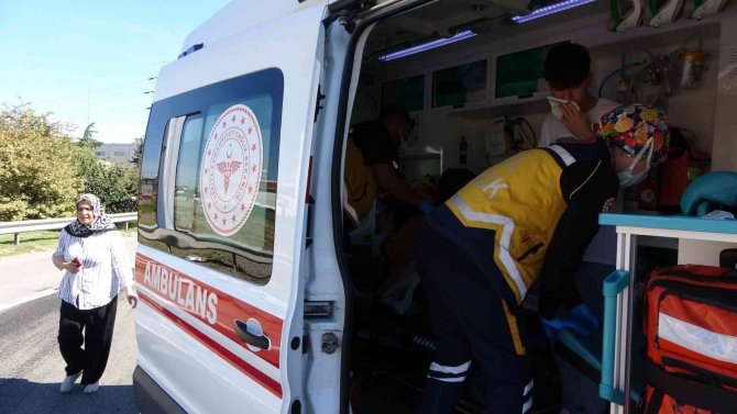 Sancaktepe’de Kaputu Açılan Taksi Zincirleme Kazaya Neden Oldu