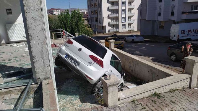 Fren Yerine Gaza Bastı, Önce Dükkana Girdi, Sonra Bahçeye Düştü