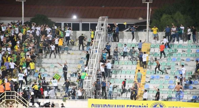 Tarsus İ̇dman Yurdu İle Şanlıurfa Maçında Koltuklar Havada Uçuştu