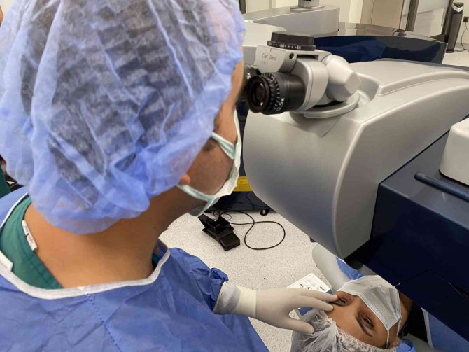 Lazerle Göz Operasyonu Yaptırırken Dikkat: “Kalıcı Görme Kayıplarıyla Sonlanabilir”