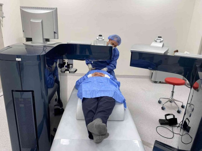 Lazerle Göz Operasyonu Yaptırırken Dikkat: “Kalıcı Görme Kayıplarıyla Sonlanabilir”