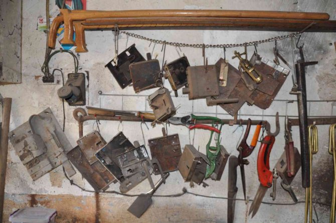 Dışından Bakan Hurda Dükkanı Sanıyor, İçerisi Tarihe Açılıyor