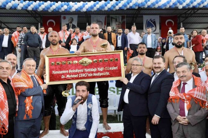 Yunusemre’de Altın Kemerin Sahibi Hüseyin Gümüşalan Oldu