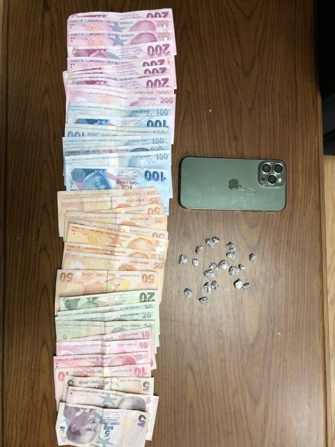 İ̇stanbul Polisinden Uyuşturucu Operasyonu: Polis Lağımdan Kokain Çıkarttı