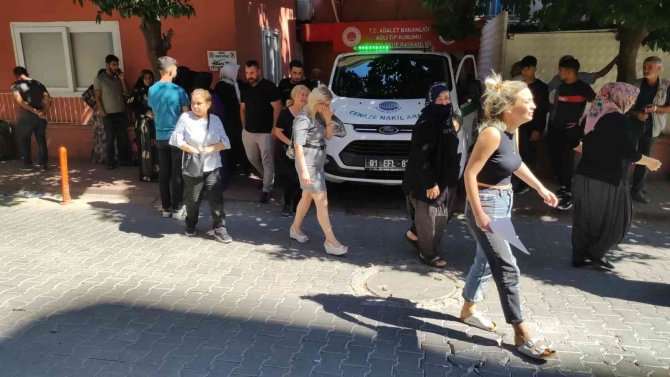 3 Yaşındaki Kızını Silahla Öldürüp İntihar Etti