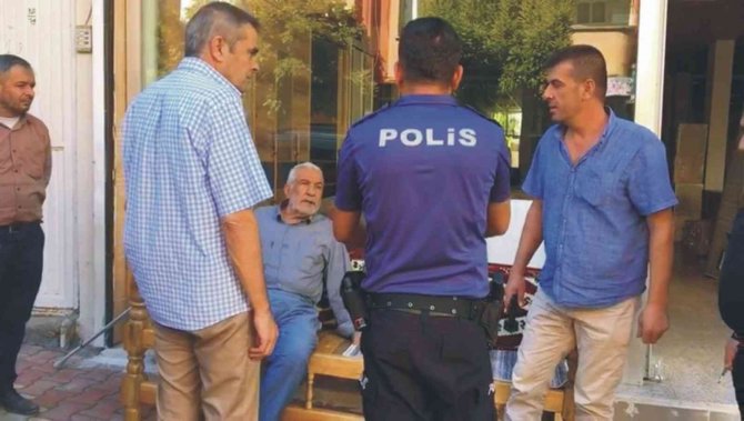 Babasını Ve Abisini Bıçakladı