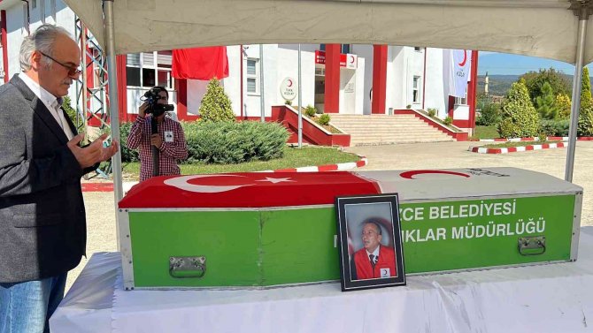 Türk Kızılay’ın Eski Genel Müdürü Taşlı, Gözyaşlarıyla Son Yolcuğuna Uğurlandı