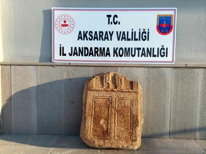 Araçta Roma Dönemine Ait Mezar Steli Ele Geçirildi