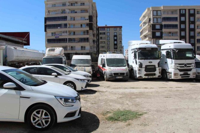 Araç Fiyatları Arttı, Lüks Araçlar Yedieminde Çürümekten Kurtuldu