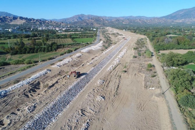 Mergen Çayı’nda Islah Çalışmaları Sürüyor