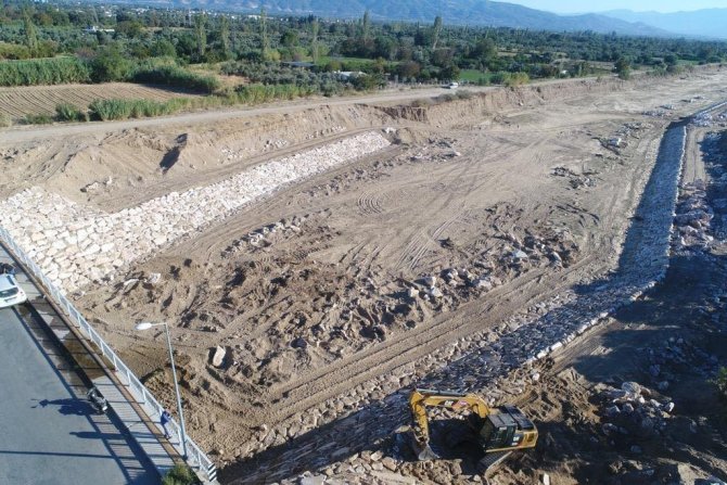 Mergen Çayı’nda Islah Çalışmaları Sürüyor