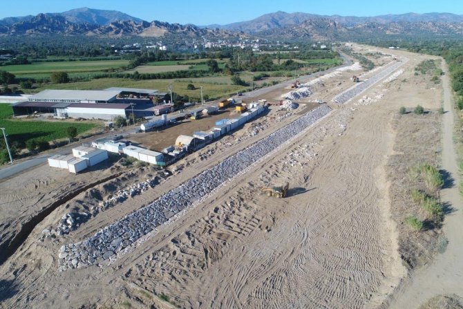 Mergen Çayı’nda Islah Çalışmaları Sürüyor