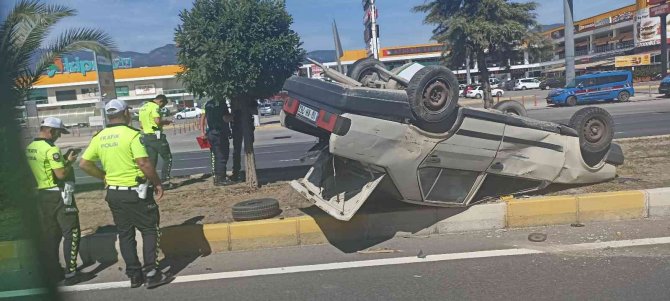 Hafriyat Kamyonu Çarptığı Otomobili Metrelerce Sürükledi, O Anlar Kameraya Yansıdı