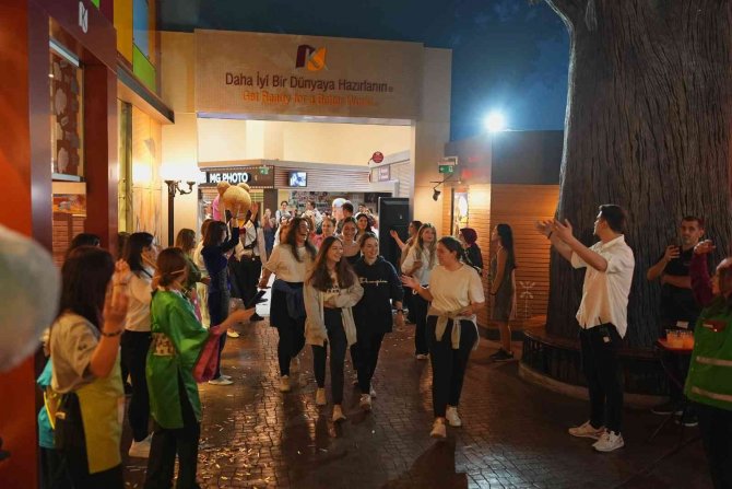 Büyükler, Kidzania’da Çocukların Dünyasına Yolculuk Yaptı