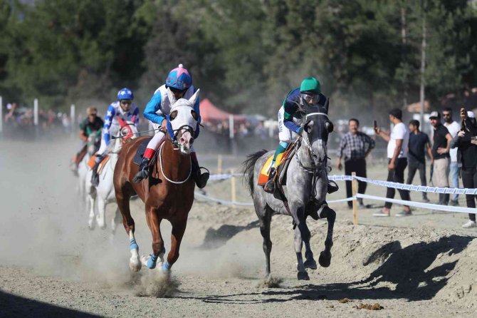 Pırlanta Pirinç Festivali’nde At Yarışları Nefes Kesti
