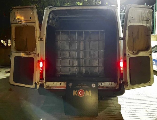 Takibe Alınan Minibüsten Kaçak Akaryakıt Çıktı
