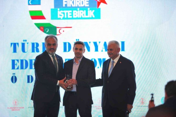 Dilde, Fikirde, İ̇şte Birlik Türk Dünyası Edebiyat (Roman) Ödülleri Ve 2022 Yılı Türk Diline Hizmet Ödülleri Sahiplerini Buldu