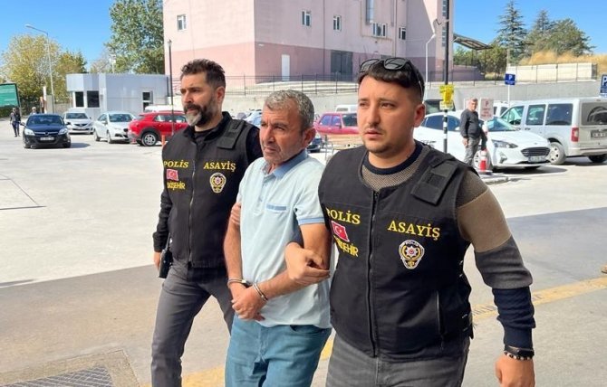 2 Akrabasını Öldürdüğü İddia Edilen 3 Şüpheli Sağlık Kontrolünden Geçirildi