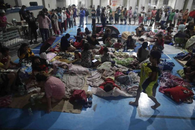 Filipinleri Vuran Noru Tayfunu’nda 5 Kurtarma Görevlisi Öldü