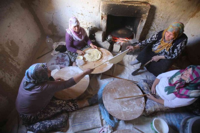 Kasaba Atölyesi’nde Kadınlar Hem Üretiyor Hem De Aile Bütçelerine Destek Oluyor