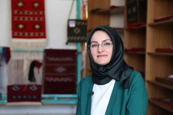 Kasaba Atölyesi’nde Kadınlar Hem Üretiyor Hem De Aile Bütçelerine Destek Oluyor