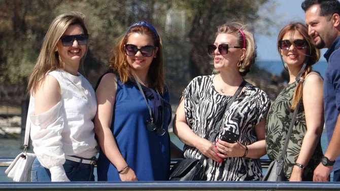 Van Gölü Sahilleri İ̇ranlı Turistlerle Doldu Taştı