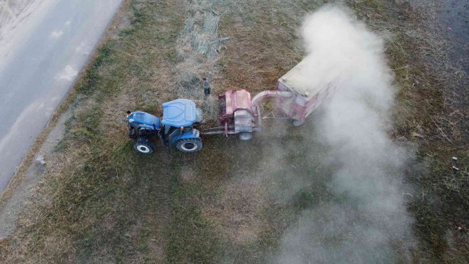 Ağrı Dağı Eteklerinde Çiftçiler Kış Hazırlıklarını Sürdürüyor