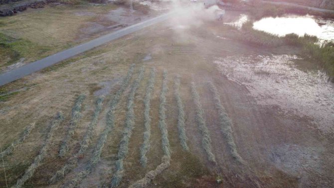 Ağrı Dağı Eteklerinde Çiftçiler Kış Hazırlıklarını Sürdürüyor